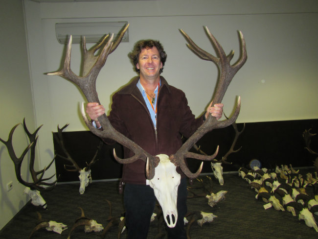 0074 Zane with Jonathan Young winning red stag 2014 650 0074 Zane with Jonathan Young winning red stag 2014 650